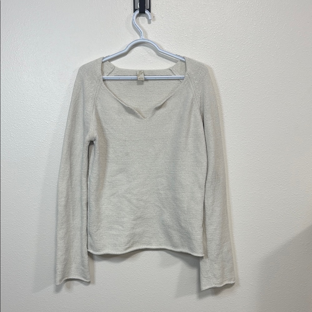 Fitted Cream Blouse with Full Sleeves and V-Neck